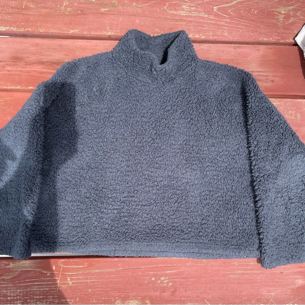 Women’s small navy cropped American Eagle Outfitters sweater